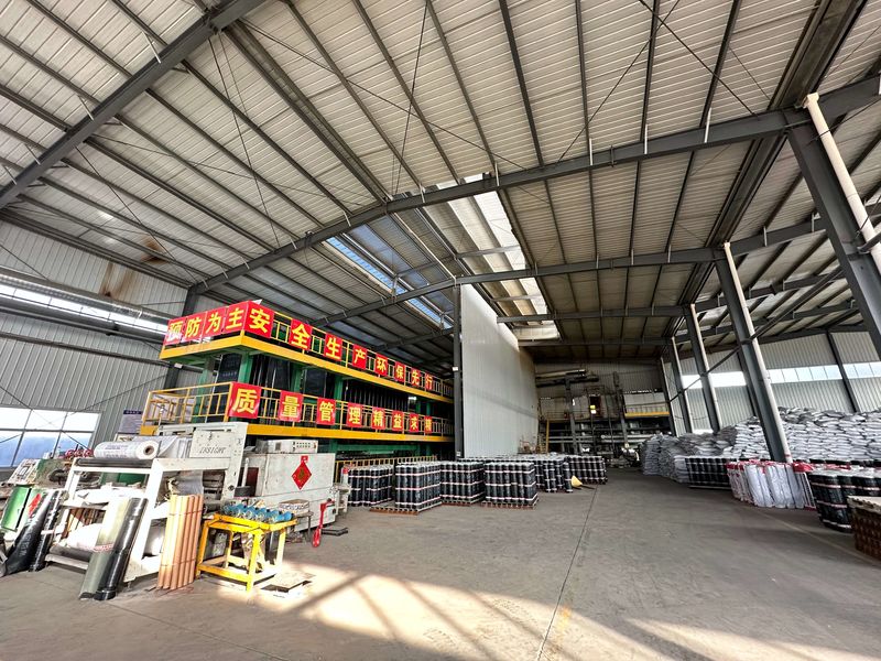Weifang Zhongyuan Waterproof Material Co., Ltd. ligne de production du fabricant